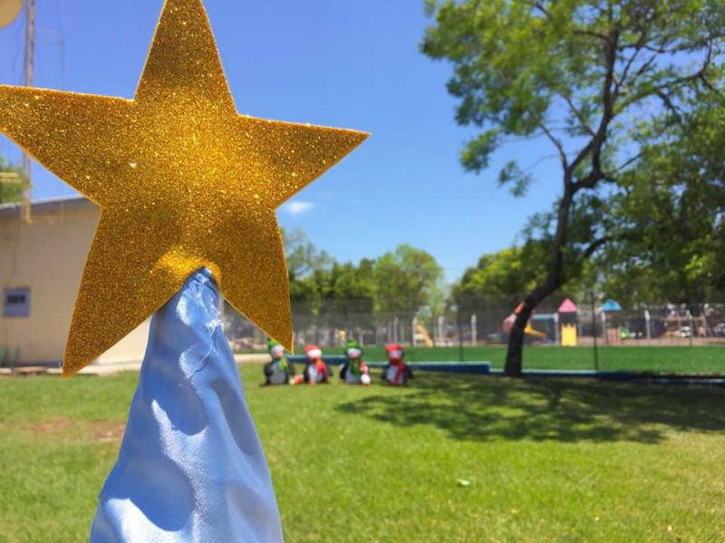 PRAÇA COMEÇA A SER ORNAMENTADA PARA O NATAL